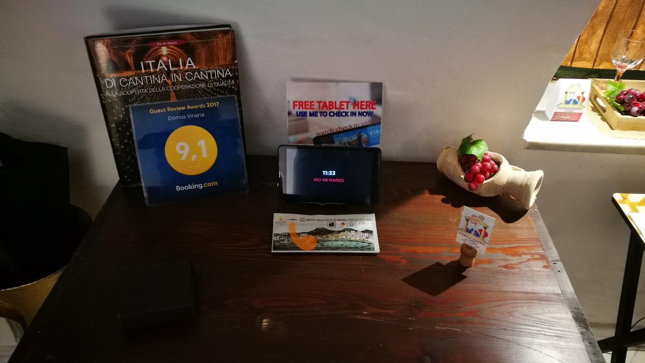 Domus Vinaria Bed & Breakfast Наполи Екстериор снимка